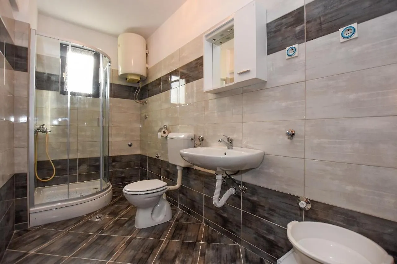 Apartments Luce - Family Friendly & Parking Pag Town
