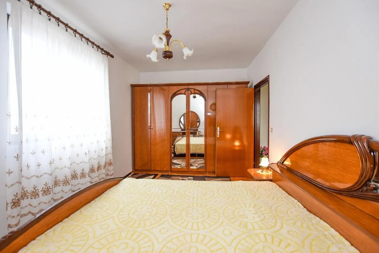 Apartments Luce - Family Friendly & Parking Pag Town