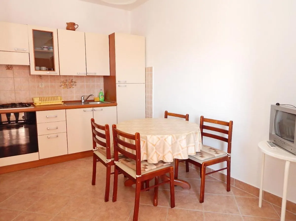 Apartments Luce - Family Friendly & Parking Pag Town