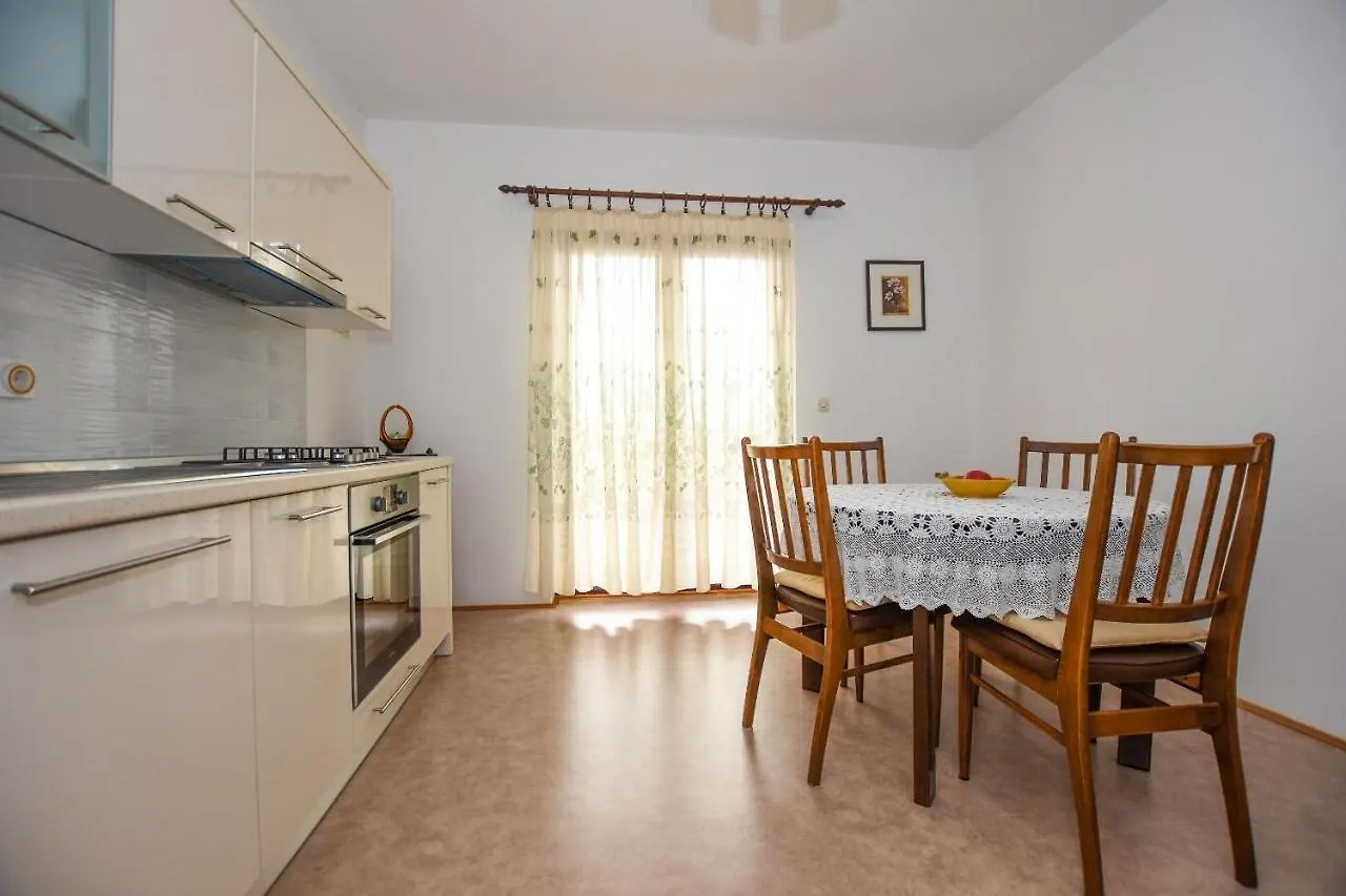 Apartments Luce - Family Friendly & Parking Pag Town