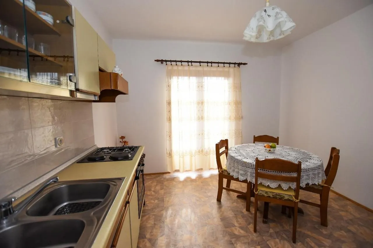 Apartments Luce - Family Friendly & Parking Pag Town