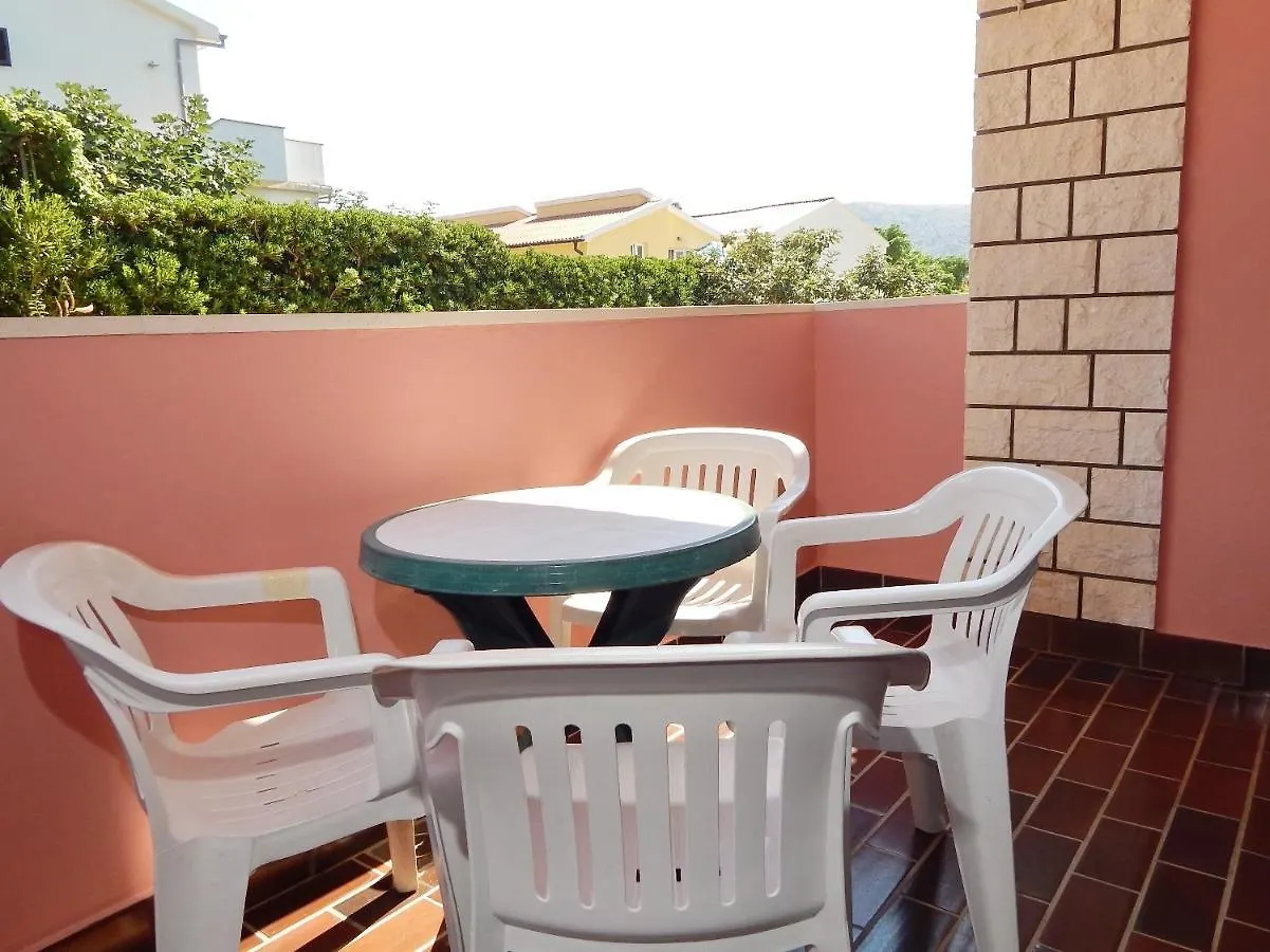 Apartments Luce - Family Friendly & Parking Pag Town