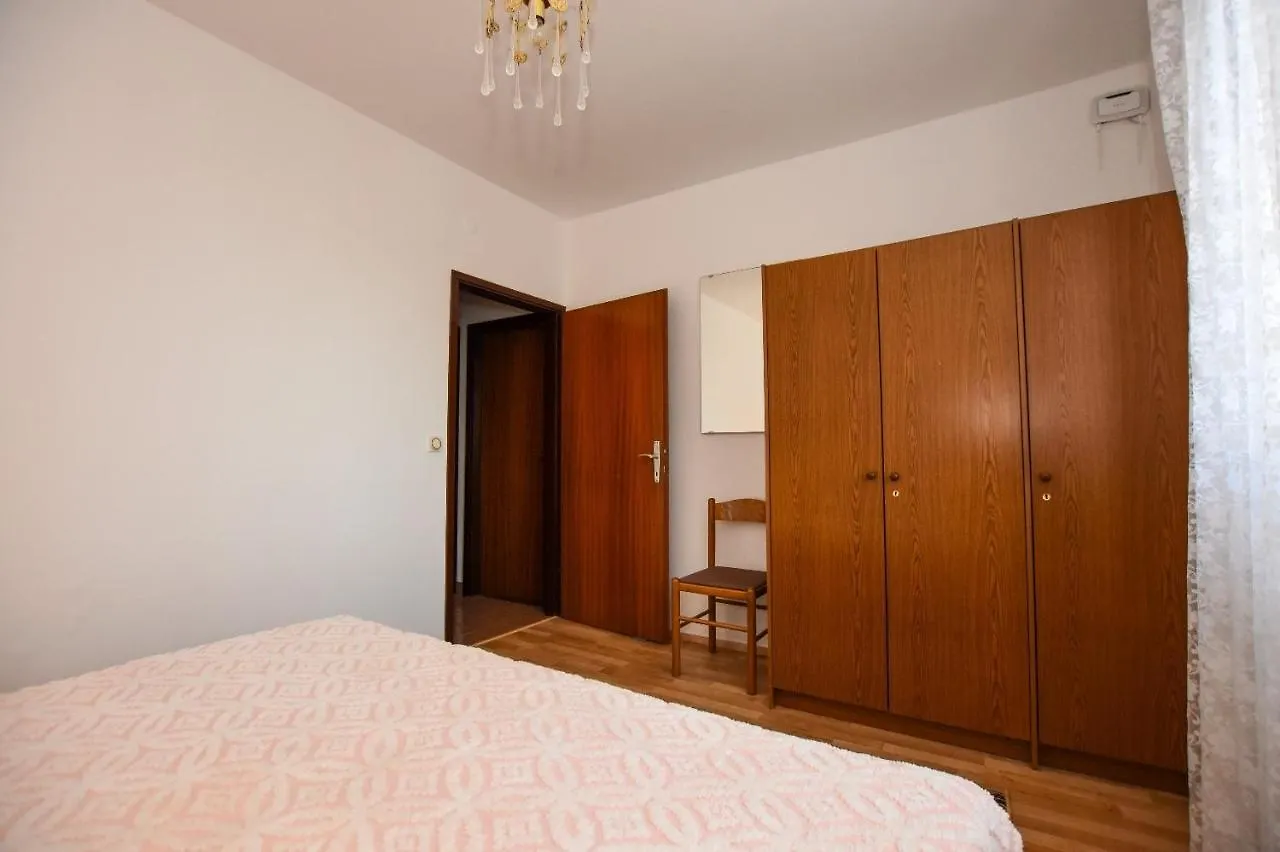 Apartments Luce - Family Friendly & Parking Pag Town