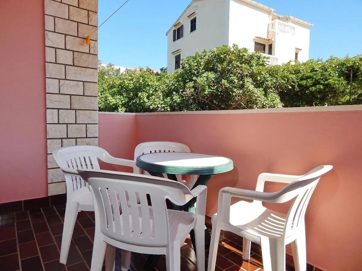 Apartments Luce - Family Friendly & Parking Pag Town