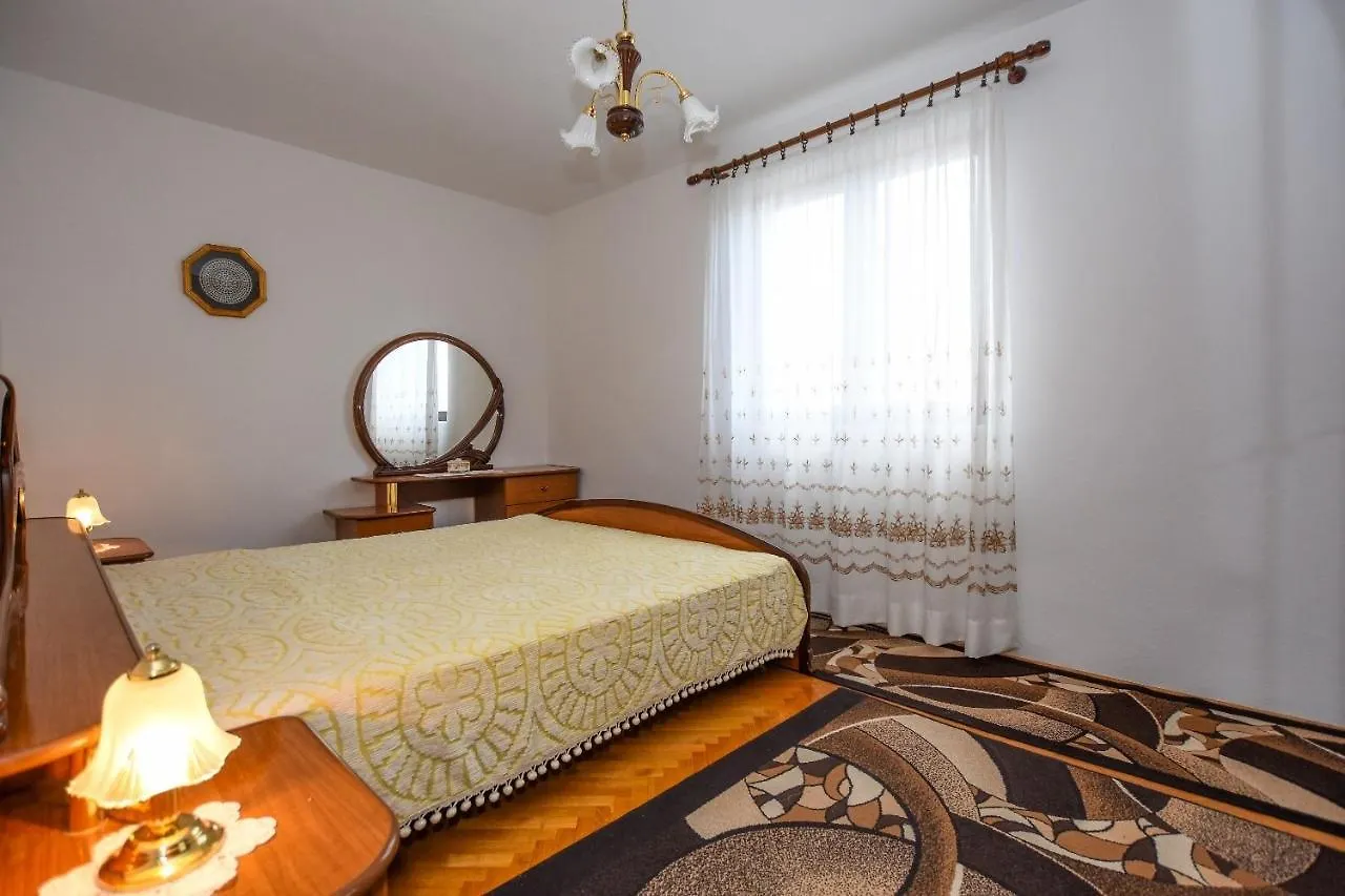 Apartments Luce - Family Friendly & Parking Pag Town