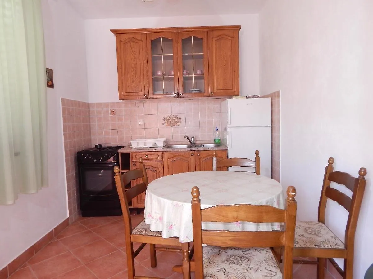 Apartments Luce - Family Friendly & Parking Pag Town