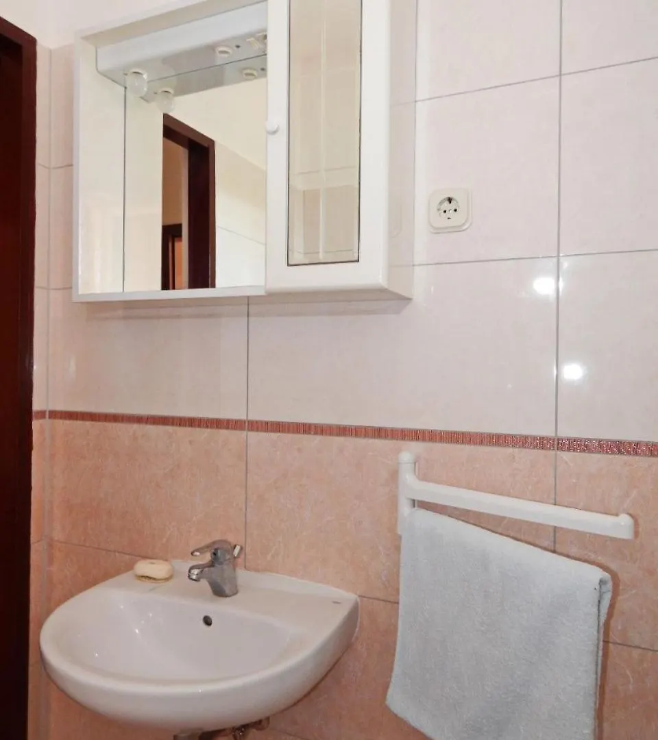 Apartments Luce - Family Friendly & Parking Pag Town