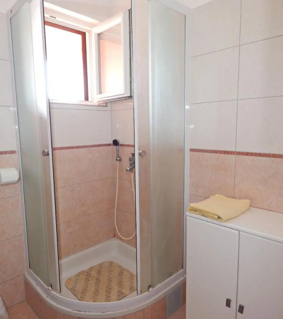 Apartments Luce - Family Friendly & Parking Pag Town